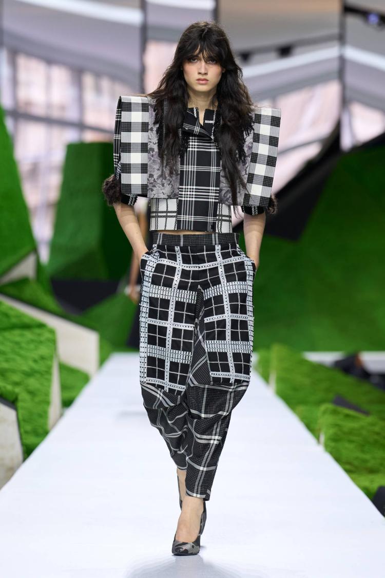 louis-vuitton-super-nature-fw26-revija-louvre-nicolas-ghesquiere-couture-kolekcija-2026-modna-revija-8