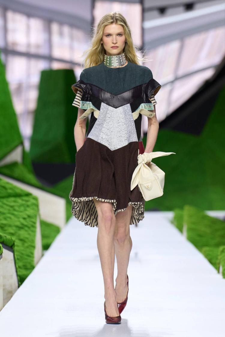 louis-vuitton-super-nature-fw26-revija-louvre-nicolas-ghesquiere-couture-kolekcija-2026-modna-revija-21