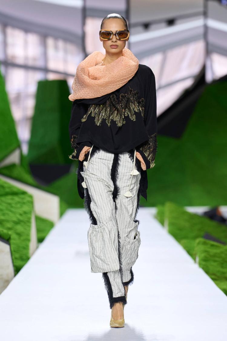 louis-vuitton-super-nature-fw26-revija-louvre-nicolas-ghesquiere-couture-kolekcija-2026-modna-revija-25