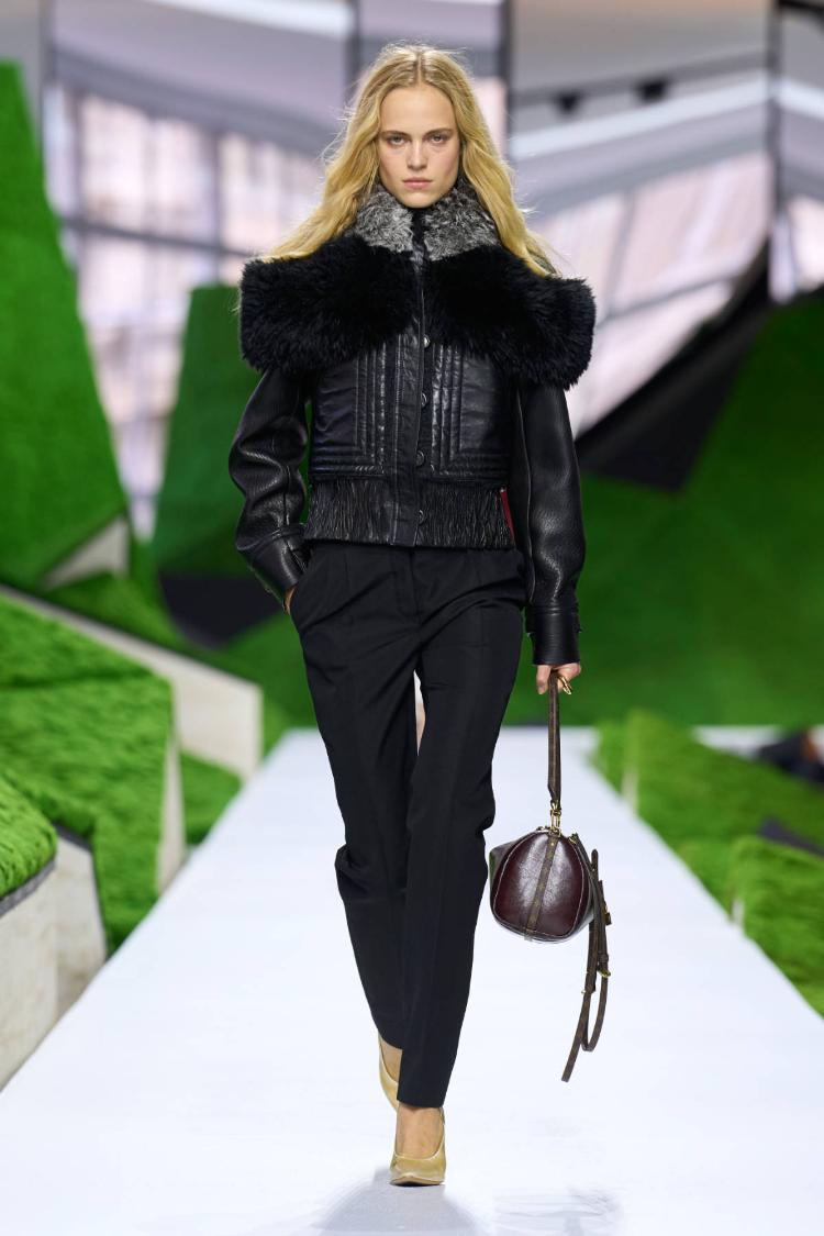 louis-vuitton-super-nature-fw26-revija-louvre-nicolas-ghesquiere-couture-kolekcija-2026-modna-revija-28