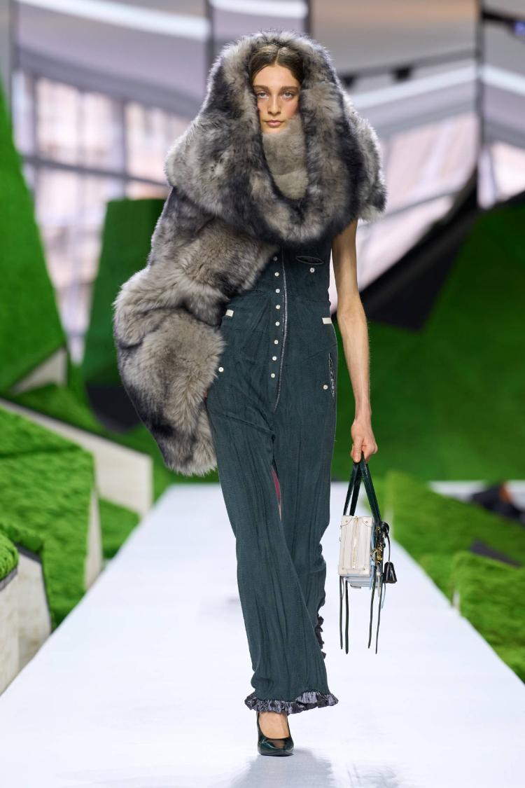 louis-vuitton-super-nature-fw26-revija-louvre-nicolas-ghesquiere-couture-kolekcija-2026-modna-revija-30