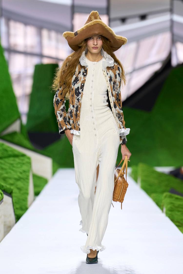 louis-vuitton-super-nature-fw26-revija-louvre-nicolas-ghesquiere-couture-kolekcija-2026-modna-revija-32