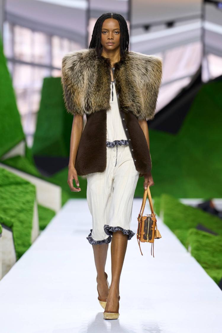 louis-vuitton-super-nature-fw26-revija-louvre-nicolas-ghesquiere-couture-kolekcija-2026-modna-revija-33