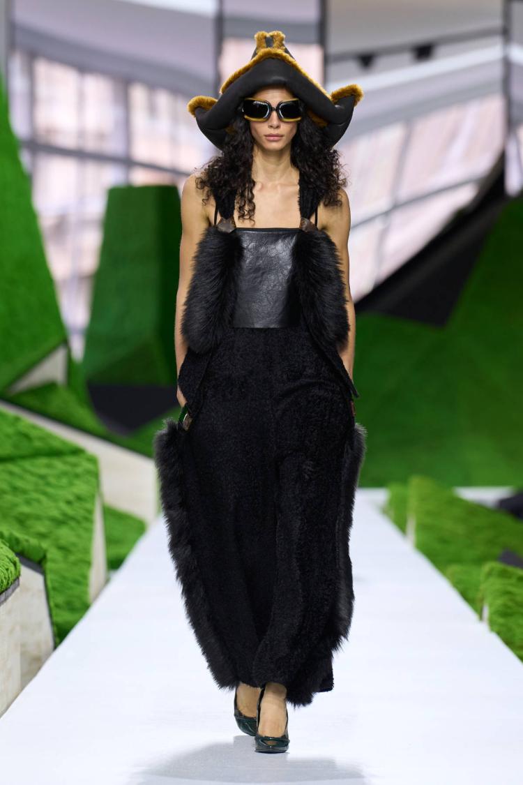 louis-vuitton-super-nature-fw26-revija-louvre-nicolas-ghesquiere-couture-kolekcija-2026-modna-revija-38