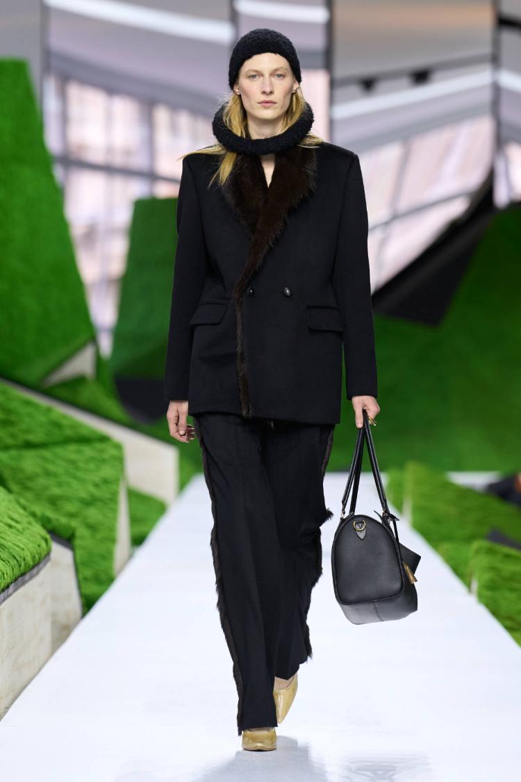 louis-vuitton-super-nature-fw26-revija-louvre-nicolas-ghesquiere-couture-kolekcija-2026-modna-revija-40