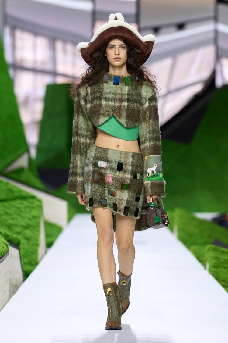 louis-vuitton-super-nature-fw26-revija-louvre-nicolas-ghesquiere-couture-kolekcija-2026-modna-revija-44