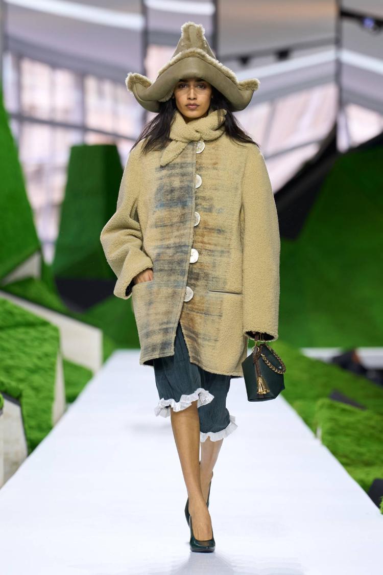 louis-vuitton-super-nature-fw26-revija-louvre-nicolas-ghesquiere-couture-kolekcija-2026-modna-revija-45