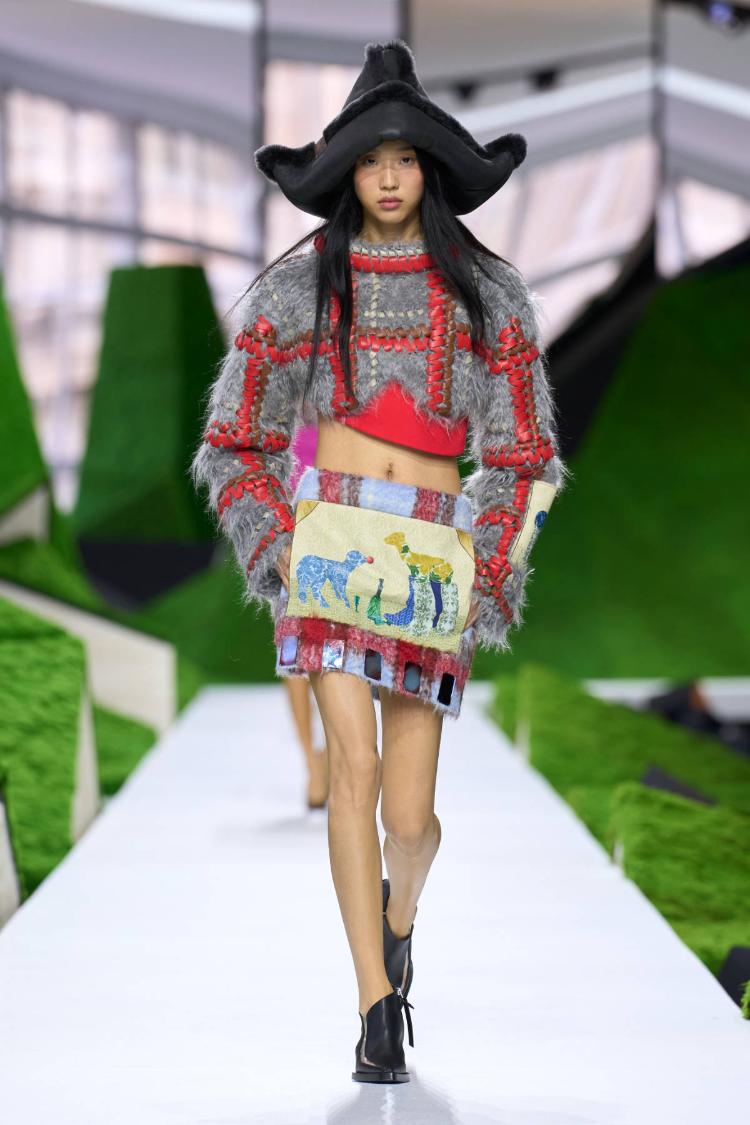 louis-vuitton-super-nature-fw26-revija-louvre-nicolas-ghesquiere-couture-kolekcija-2026-modna-revija-48