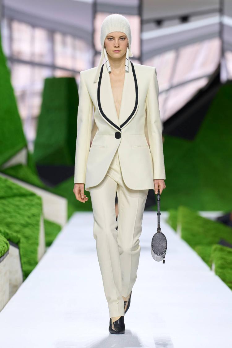 louis-vuitton-super-nature-fw26-revija-louvre-nicolas-ghesquiere-couture-kolekcija-2026-modna-revija-53