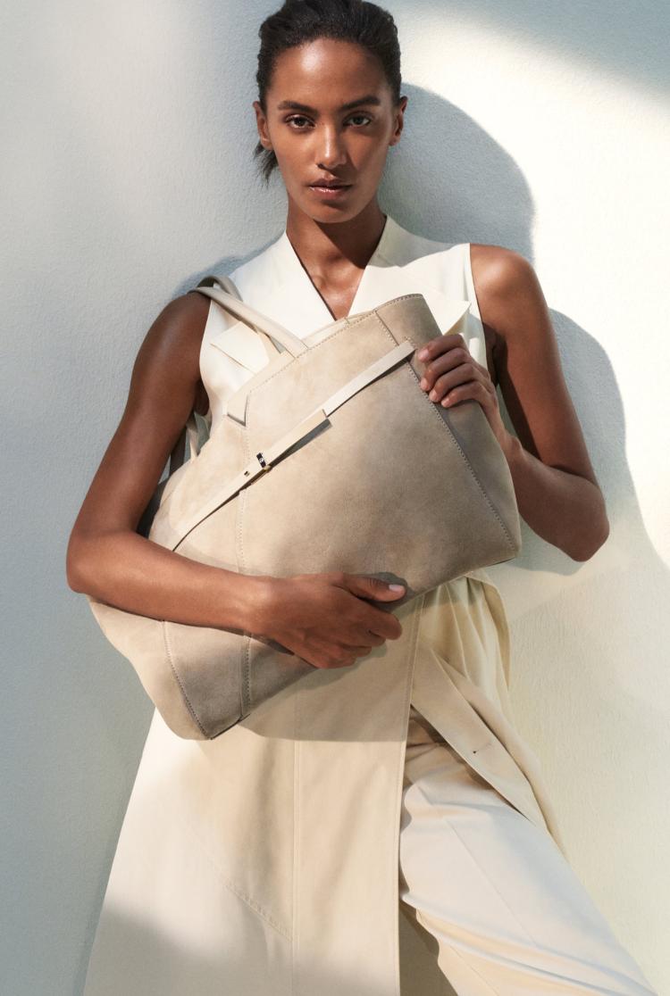 boss-ss26-kampanja-megan-fejhi-kori-milkris-s-kups-luksuzna-moda-boss-prolece-leto-2026-5