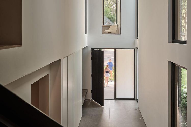 house-117-toronto-izen-architecture-luksuzna-moderna-kuca-dizajn-enterijera-kanada-arhitektura-3