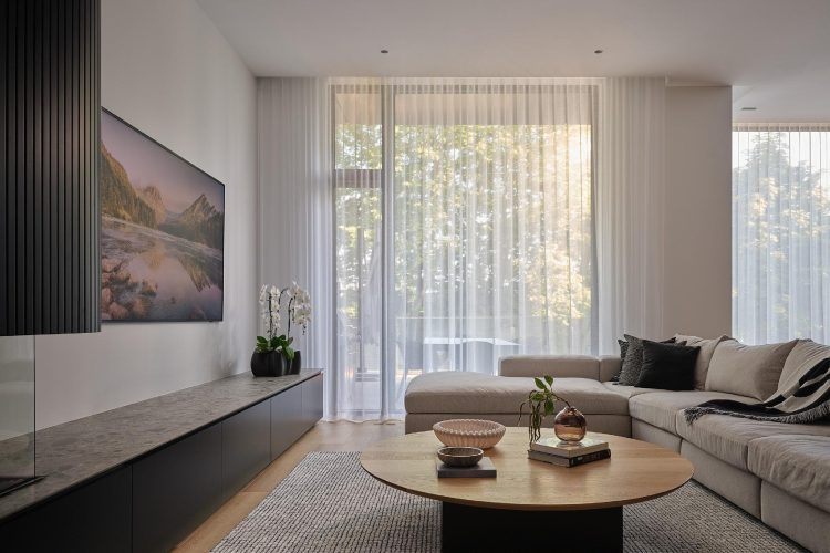 house-117-toronto-izen-architecture-luksuzna-moderna-kuca-dizajn-enterijera-kanada-arhitektura-4