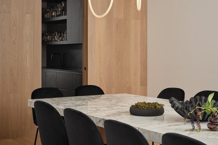 house-117-toronto-izen-architecture-luksuzna-moderna-kuca-dizajn-enterijera-kanada-arhitektura-6