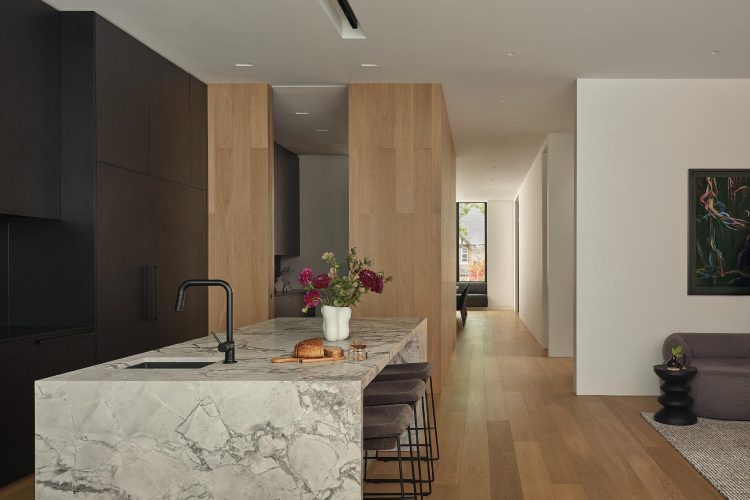 house-117-toronto-izen-architecture-luksuzna-moderna-kuca-dizajn-enterijera-kanada-arhitektura-12