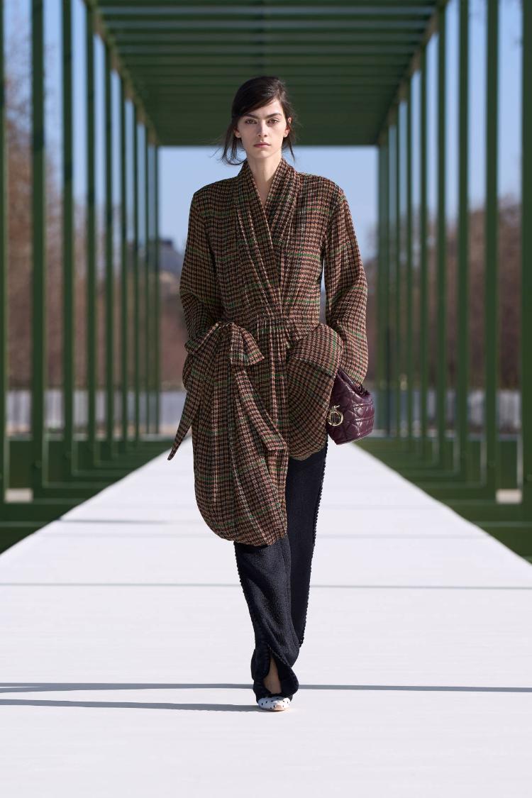 dior-fw-2026-2027-revija-jardin-des-tuileries-paris-fashion-week-avangardna-moda-dior-9