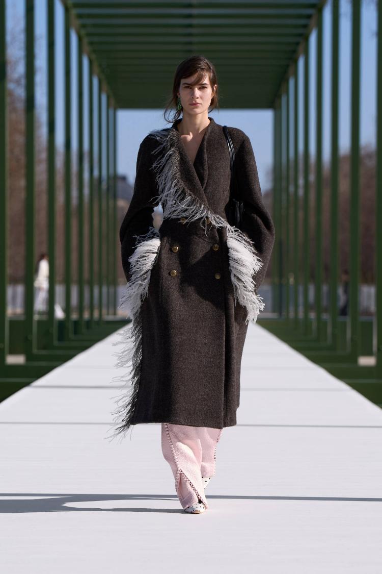 dior-fw-2026-2027-revija-jardin-des-tuileries-paris-fashion-week-avangardna-moda-dior-15