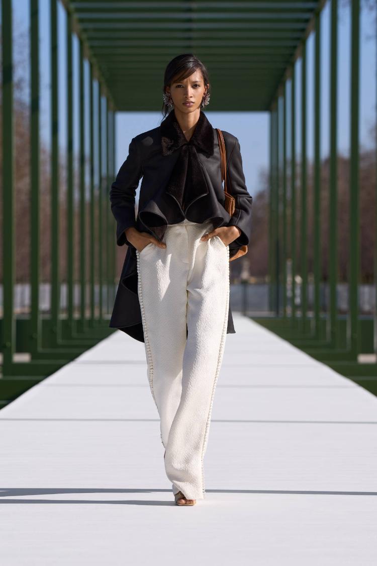 dior-fw-2026-2027-revija-jardin-des-tuileries-paris-fashion-week-avangardna-moda-dior-25