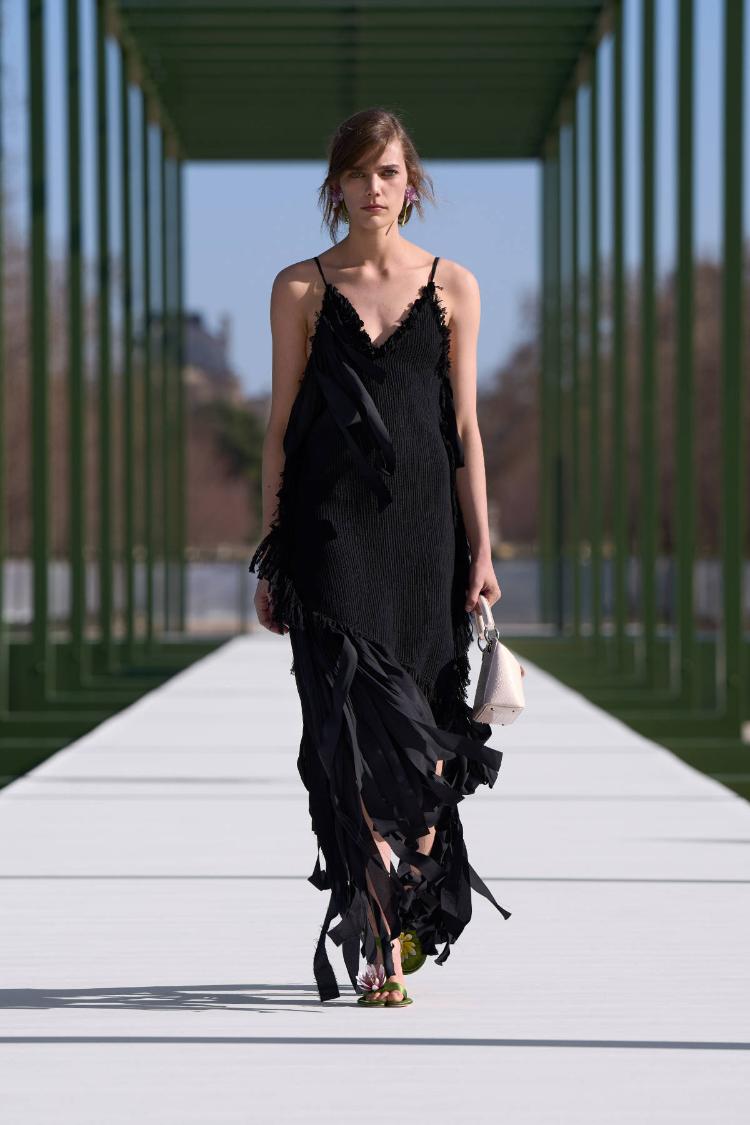 dior-fw-2026-2027-revija-jardin-des-tuileries-paris-fashion-week-avangardna-moda-dior-38