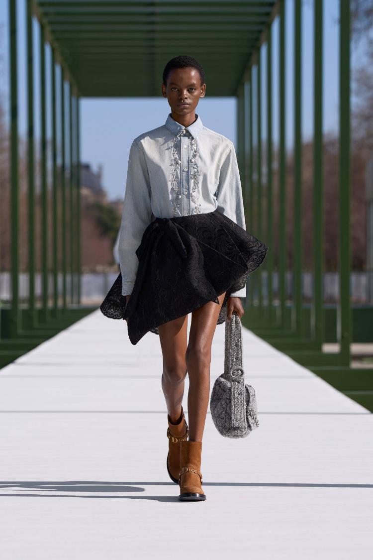 dior-fw-2026-2027-revija-jardin-des-tuileries-paris-fashion-week-avangardna-moda-dior-43