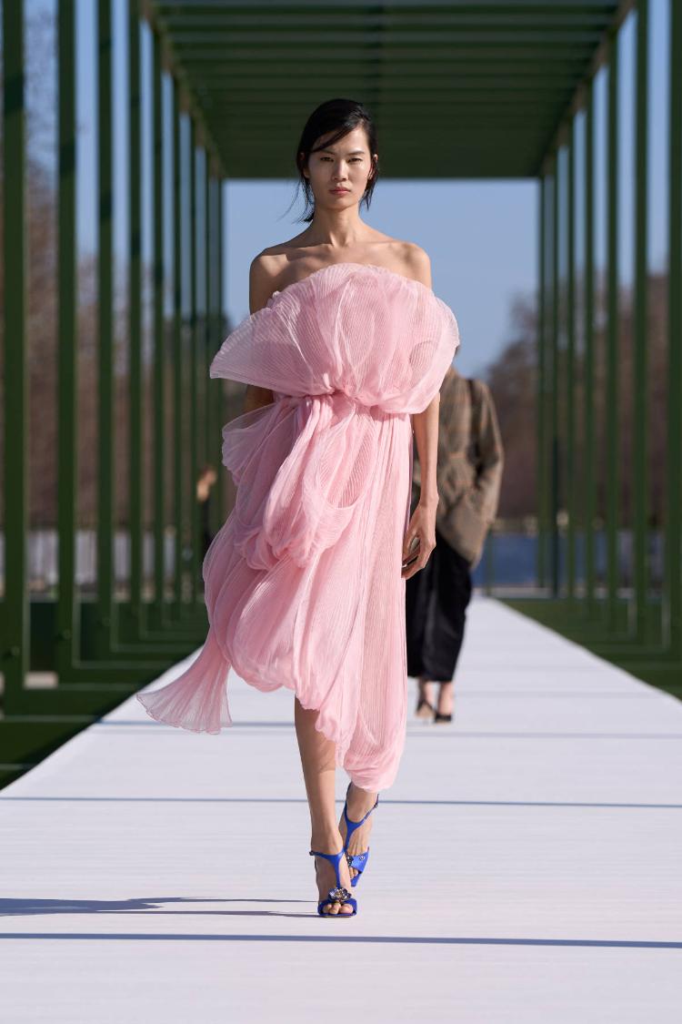 dior-fw-2026-2027-revija-jardin-des-tuileries-paris-fashion-week-avangardna-moda-dior-46