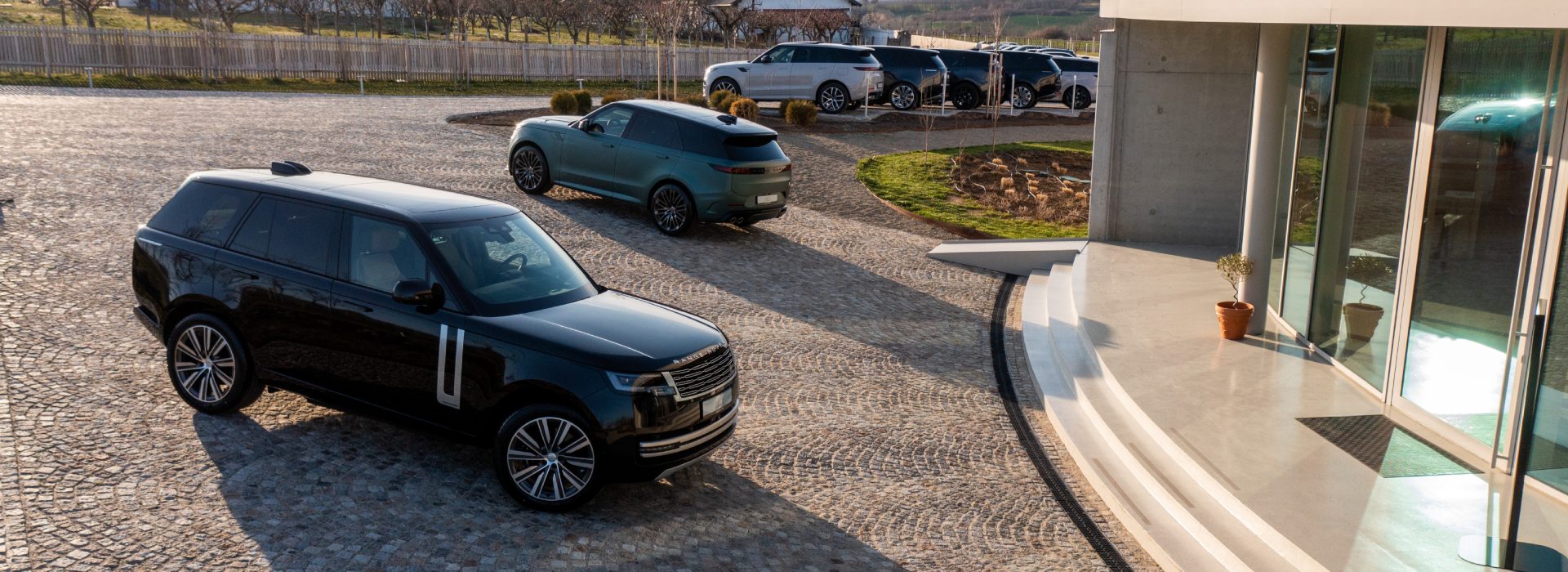 Range Rover u Ekata Estate: Moderni luksuz u srcu Šumadije