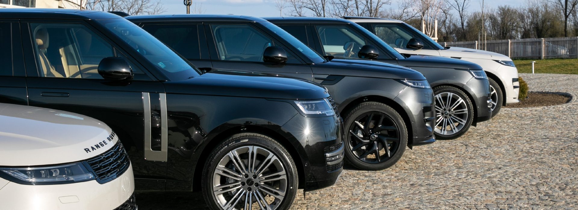 Range Rover u Ekata Estate: Moderni luksuz u srcu Šumadije