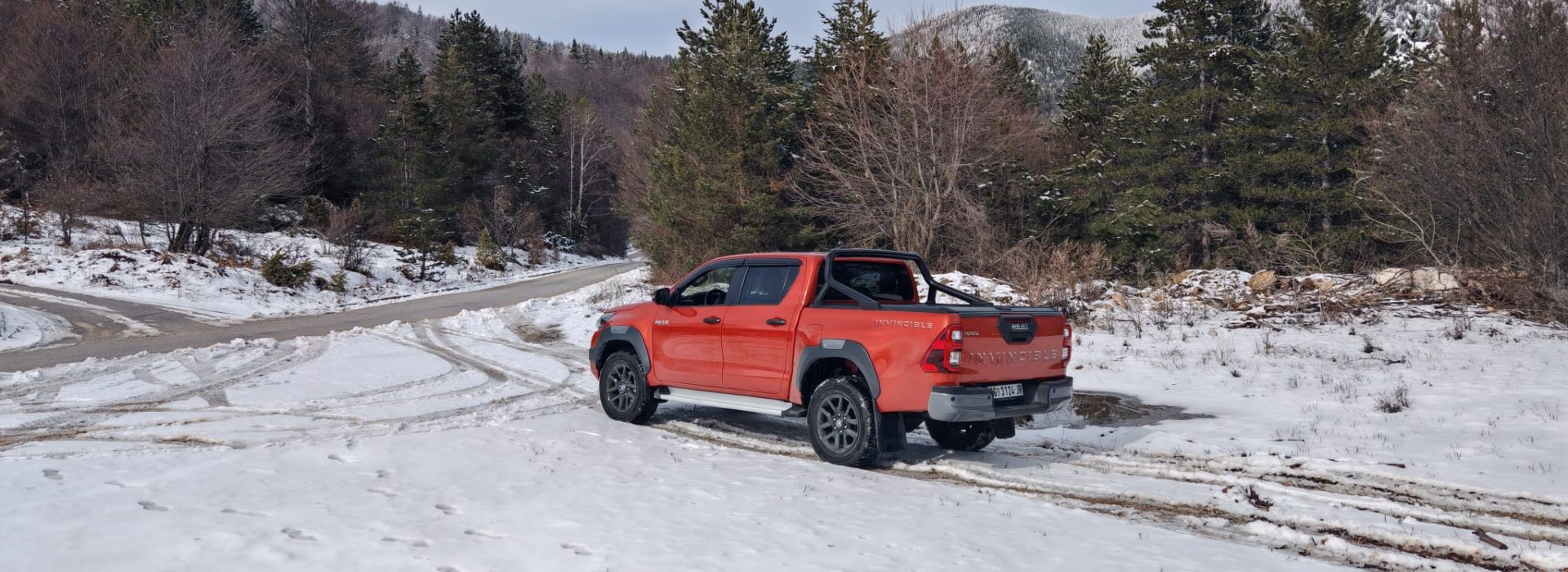 Toyota Hilux i put bez plana: avantura ka Mokroj Gori koja redefiniše vožnju