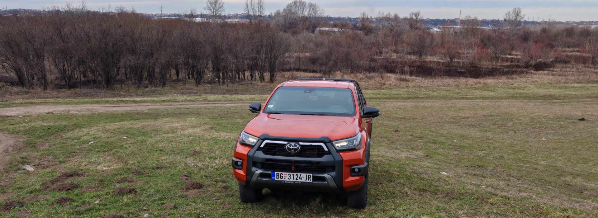 Toyota Hilux i put bez plana: avantura ka Mokroj Gori koja redefiniše vožnju