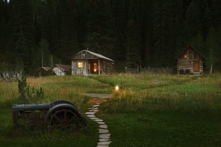 dunton-hot-springs-kolorado-luksuzni-resort-renovacija-planinski-retreat-amerika-10