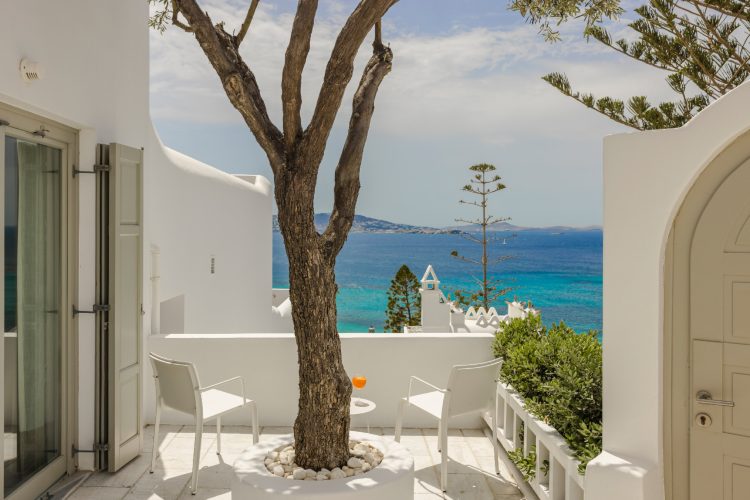 grace-mykonos-hotel-luksuzni-boutique-mikonos-agios-stefanos-infinity-pool-egejsko-more-2