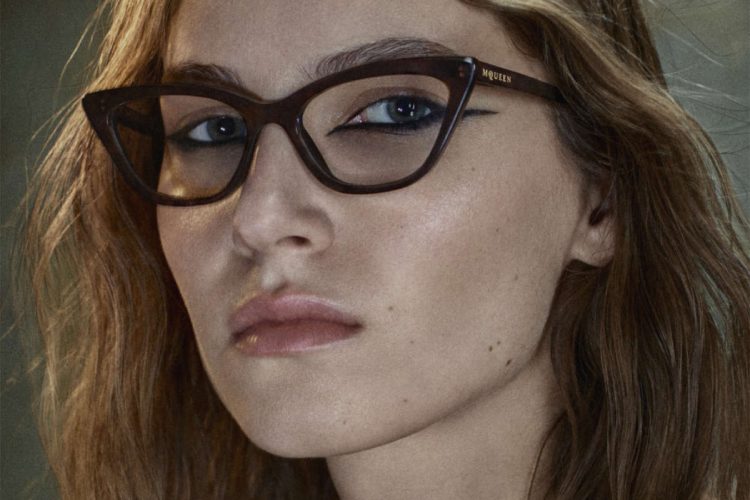 mcqueen-spring-summer-2026-eyewear-futuristicke-luksuzne-naocare-modni-aksesoari