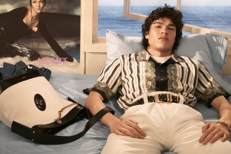 versace-la-vacanza-2026-versace-obsessed-modna-kampanja-luksuzna-moda-1