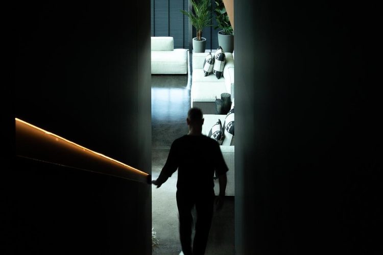noir-matiere-boobrook-dubai-luksuzni-penthaus-brutalisticki-minimalizam-1