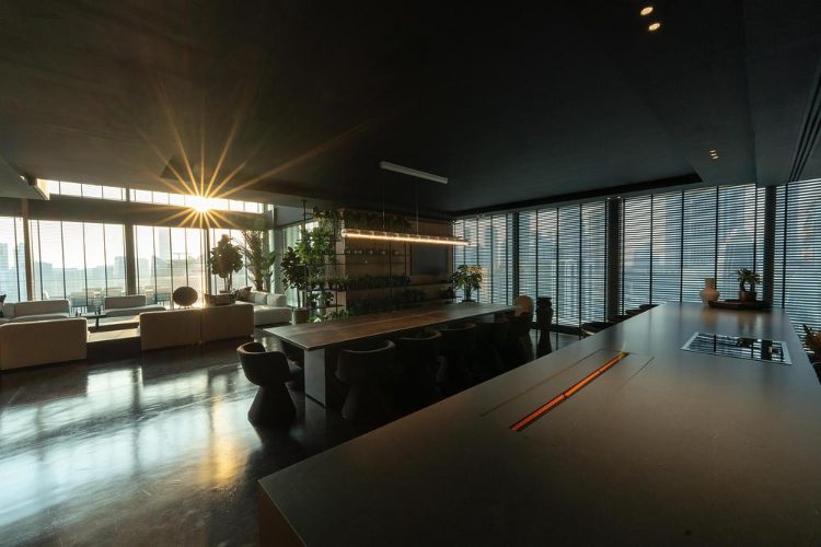 noir-matiere-boobrook-dubai-luksuzni-penthaus-brutalisticki-minimalizam-3