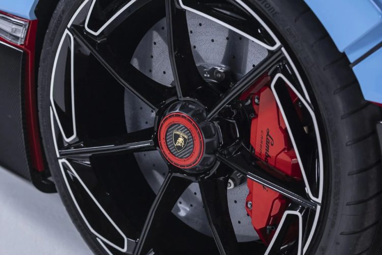 lamborghini-fenomeno-roadster-najmocniji-kabriolet-v12-hibrid-luksuzni-automobili-6