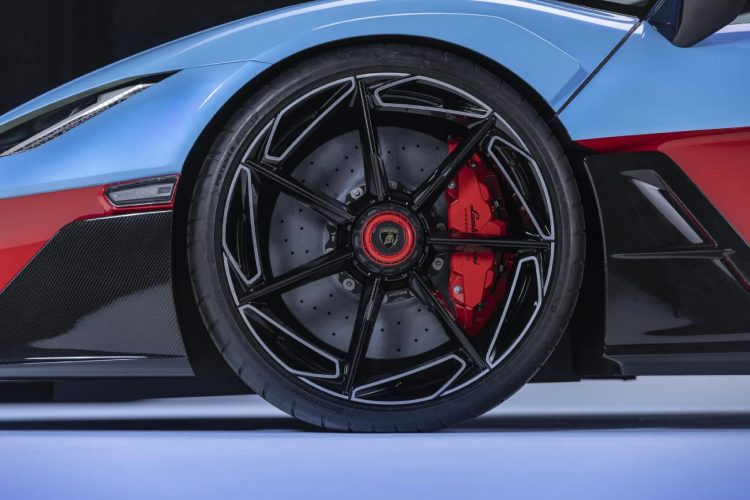 lamborghini-fenomeno-roadster-najmocniji-kabriolet-v12-hibrid-luksuzni-automobili-7