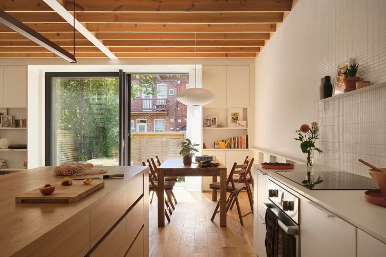 the-lilac-house-montreal-odrziva-renovacija-savremena-kuca-dizajn-enterijera-11