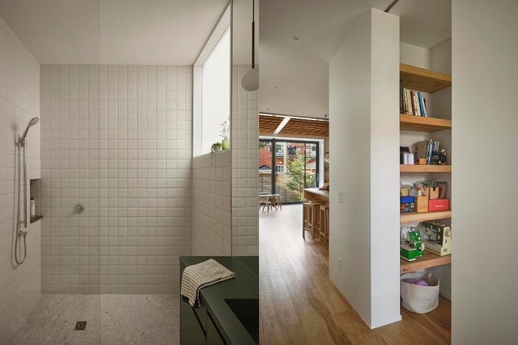 the-lilac-house-montreal-odrziva-renovacija-savremena-kuca-dizajn-enterijera