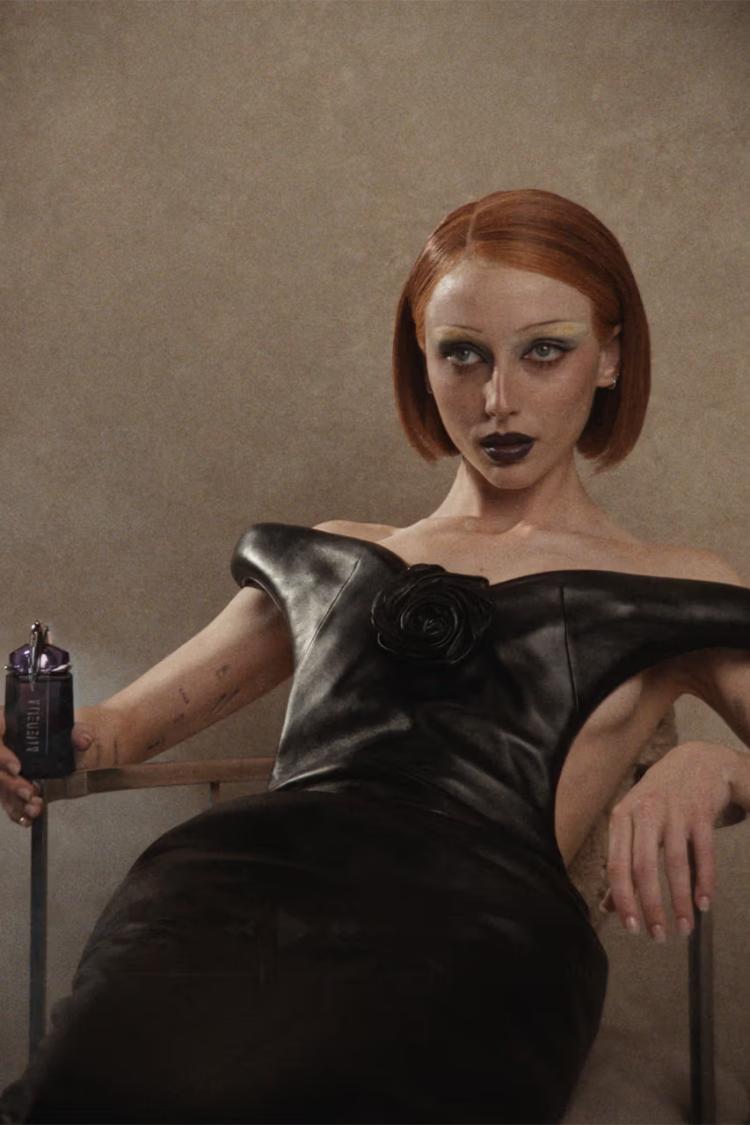 ema-cemberlen-mugler-the-womanities-luksuzni-parfemi-kampanja-2026-3