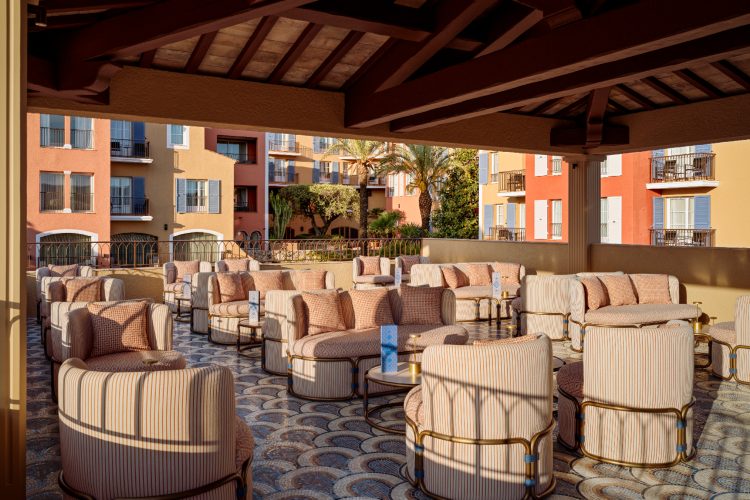 ethimo-hotel-byblos-sky-bar-sen-trope-luksuzni-outdoor-dizajn