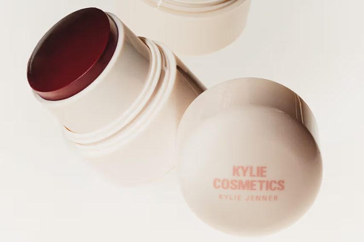 kylie-cosmetics-summer-hydrating-lip-essentials-kajli-dzener-beauty-2026-2