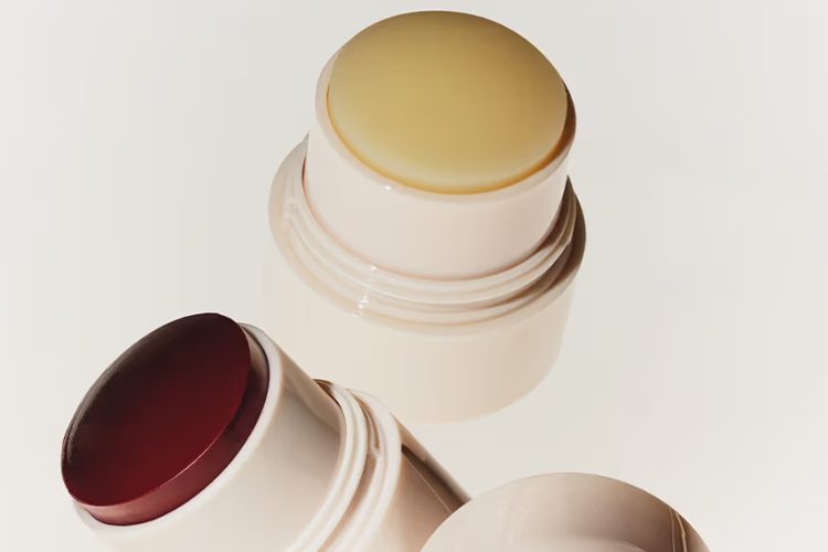 kylie-cosmetics-summer-hydrating-lip-essentials-kajli-dzener-beauty-2026-3