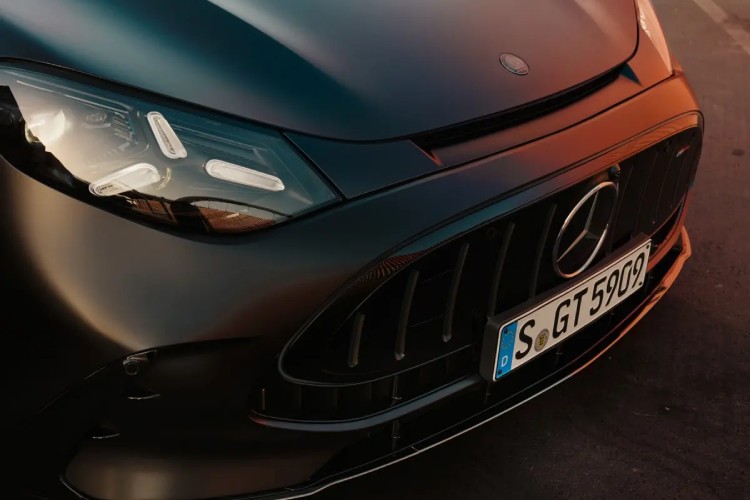 brad-pitt-mercedes-amg-gt-4-door-coupe-1169-ks-5