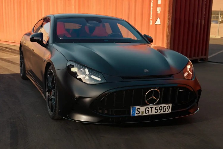brad-pitt-mercedes-amg-gt-4-door-coupe-1169-ks-2