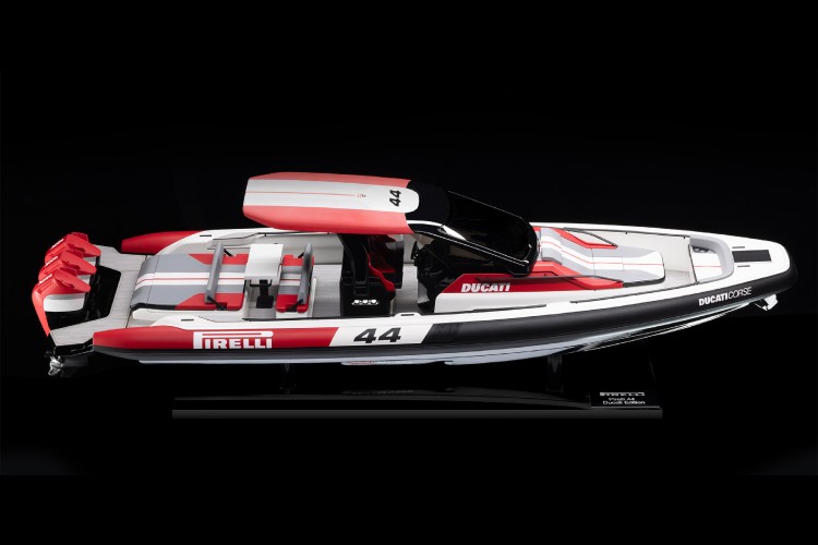 pirelli-44-ducati-edition-luksuzni-brod-ducati-2026-7