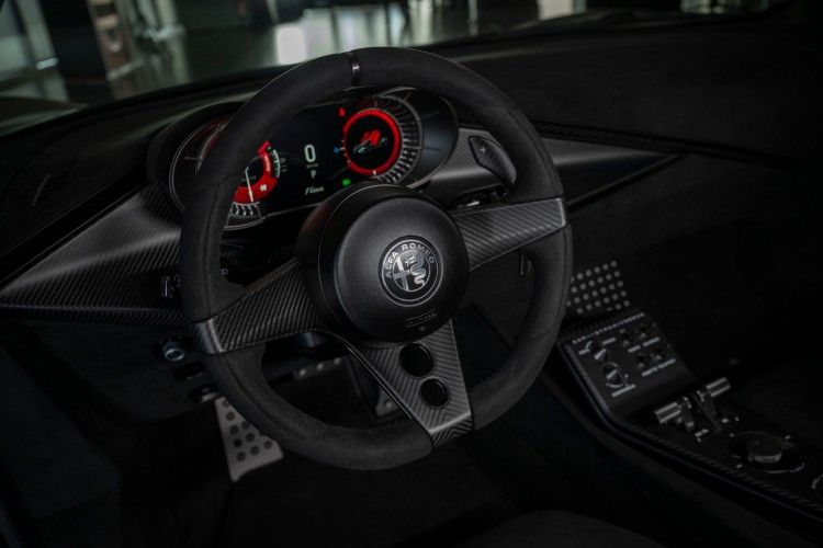 alfa-romeo-33-stradale-perla-nera-karbon-22