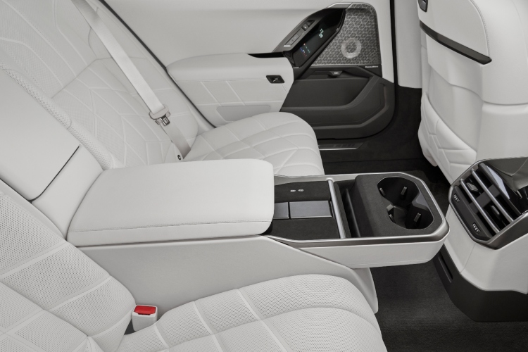 bmw-concept-7-protection-2026-blindirana-luksuzna-limuzina-serija-7-1