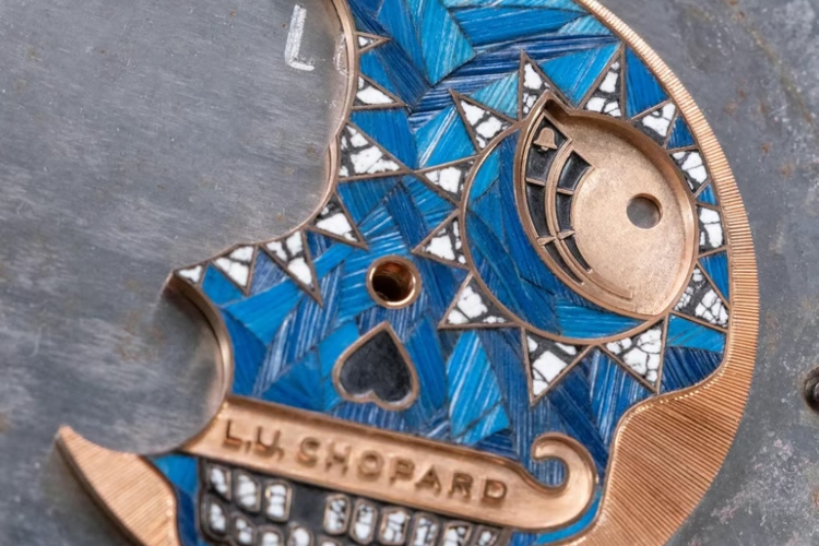 chopard-luc-full-strike-dia-de-los-muertos-2026-luksuzni-sat-ruzicasto-zlato-lobanja