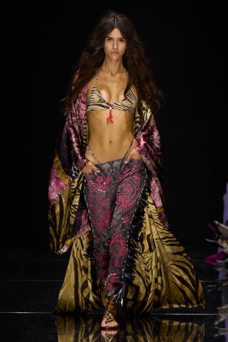 roberto-cavalli-prolece-leto-2027-house-of-prints-los-andjeles-modna-kolekcija-10