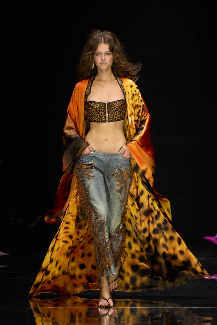 roberto-cavalli-prolece-leto-2027-house-of-prints-los-andjeles-modna-kolekcija-45